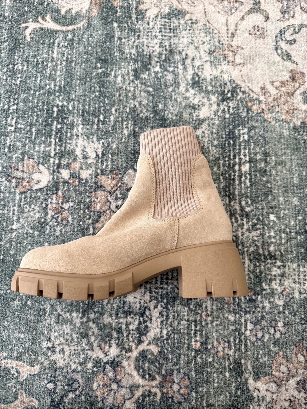 Steve Madden Hutch Sand Suede Chelsea Lug Boots Size 6.5